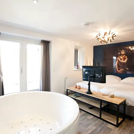 Luxe Studio אוטרלו